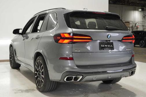 2025 BMW X5 M60i