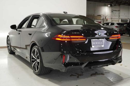 2025 BMW 530 i