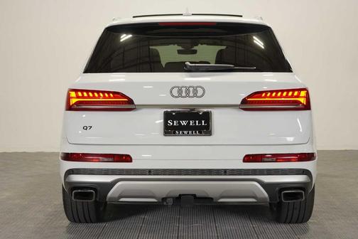 Glacier White Metallic 2025 Audi Q7 55 Premium Plus