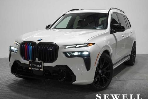 Mineral White 2023 BMW X7 M60i