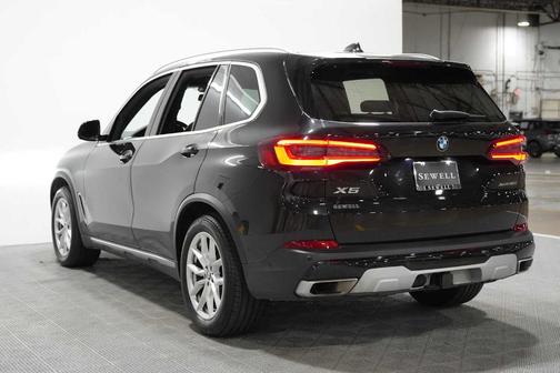 Black Sapphire Metallic 2023 BMW X5 xDrive40i