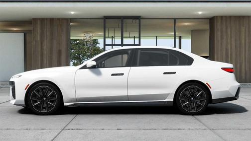 2025 BMW 740 i
