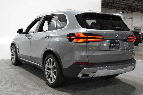 Gray Metallic 2024 BMW X5 xDrive40i