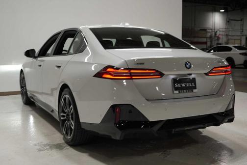 2026 BMW 530 i xDrive