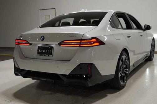 2026 BMW 530 i xDrive