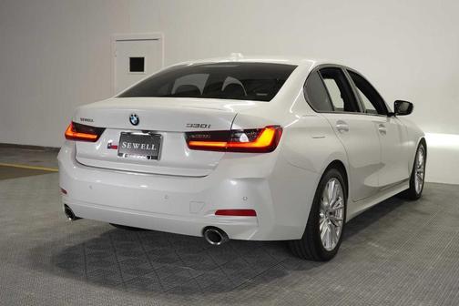 Mineral White Metallic 2023 BMW 330 i