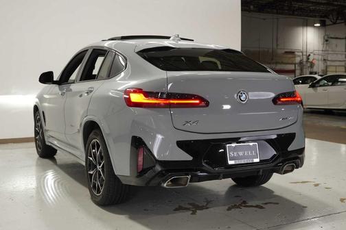 2025 BMW X4 xDrive30i