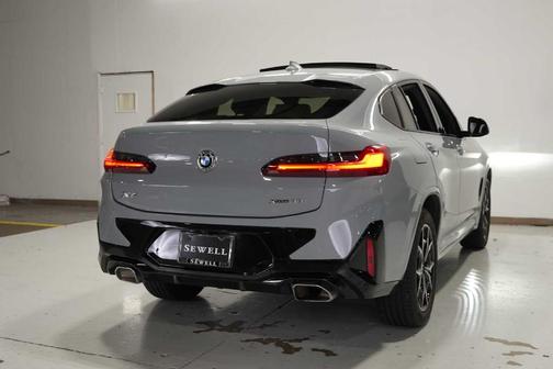 2025 BMW X4 xDrive30i