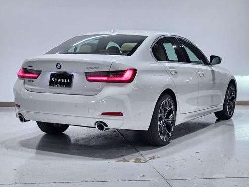 2025 BMW 330 i xDrive