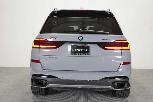 Gray Metallic 2026 BMW X7 xDrive40i
