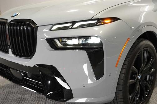 Gray Metallic 2026 BMW X7 xDrive40i