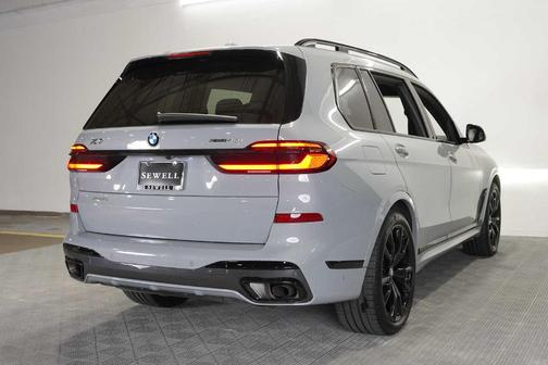 Gray Metallic 2026 BMW X7 xDrive40i