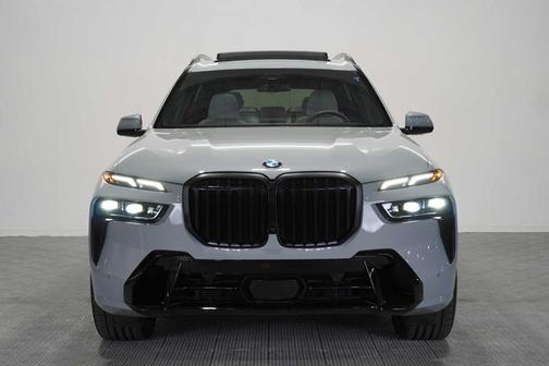 Gray Metallic 2026 BMW X7 xDrive40i