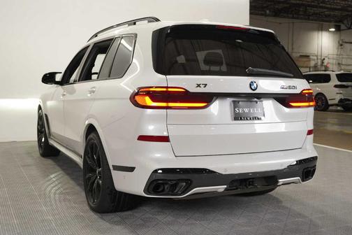 Mineral White Metallic 2024 BMW X7 M60i