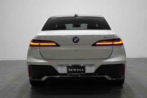 Mineral White Metallic 2023 BMW 740 i
