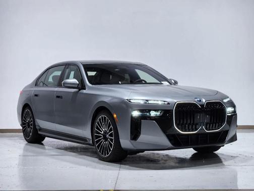 2025 BMW 750e xDrive