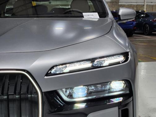 2025 BMW 750e xDrive