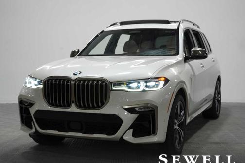 Mineral White Metallic 2022 BMW X7 M50i