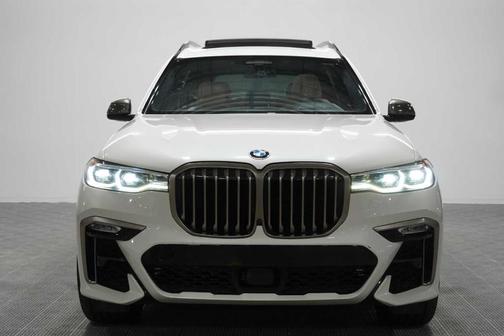 Mineral White Metallic 2022 BMW X7 M50i