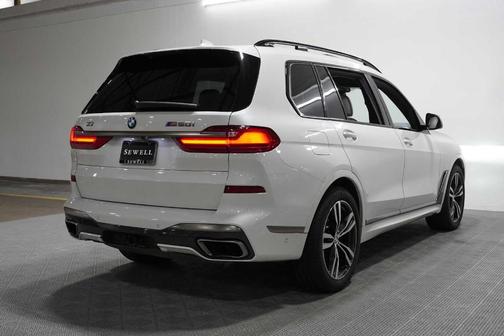 Mineral White Metallic 2022 BMW X7 M50i