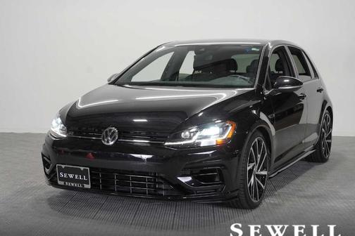 2019 Volkswagen Golf R 2.0T w/DCC & Navigation