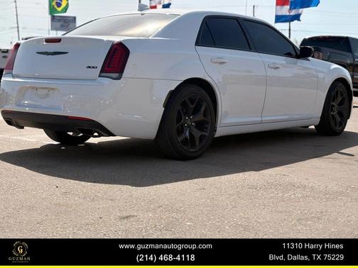 2022 Chrysler 300 Touring