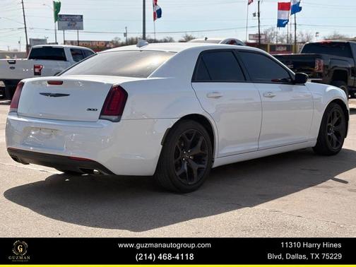 2022 Chrysler 300 Touring