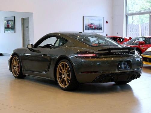 Aventurine Green Metallic 2025 Porsche 718 Cayman GTS 4.0
