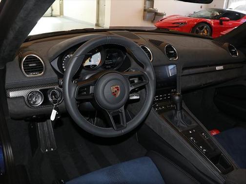 2024 Porsche 718 Cayman GT4 RS