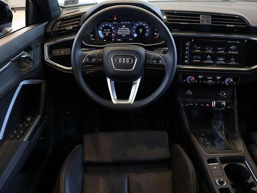 Mythos Black Metallic 2025 Audi Q3 Premium 45 TFSI S line quattro Tiptronic