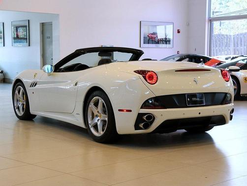 2013 Ferrari California Base