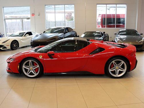 2023 Ferrari SF90 Spider Base