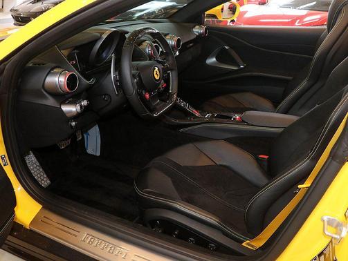 2021 Ferrari 812 GTS Base