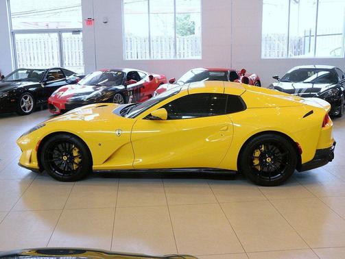 2021 Ferrari 812 GTS Base