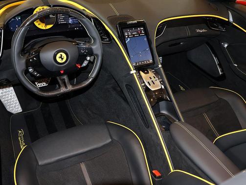 Giallo Modena 2025 Ferrari Roma Spider Base
