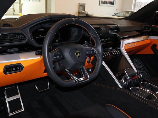 2023 Lamborghini Urus S