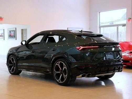 2023 Lamborghini Urus S