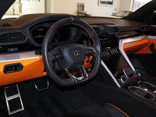 2023 Lamborghini Urus S