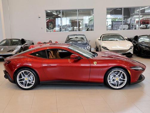 Rosso Fiorano 2022 Ferrari Roma