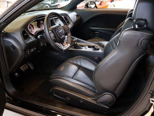 Phantom Black Tri-Coat Pearl 2015 Dodge Challenger SRT Hellcat