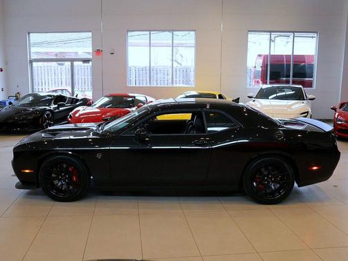 Phantom Black Tri-Coat Pearl 2015 Dodge Challenger SRT Hellcat