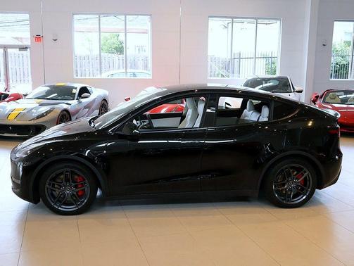 Solid Black 2022 Tesla Model Y Performance Dual Motor All-Wheel Drive