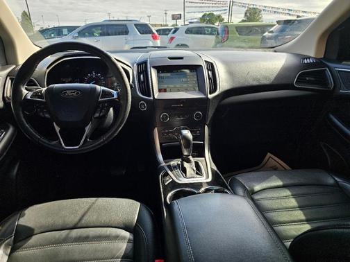 Red 2018 Ford Edge SEL