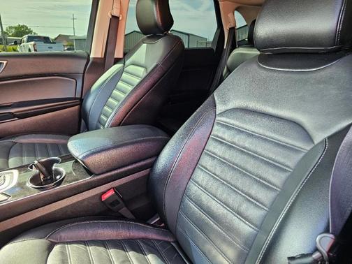 Red 2018 Ford Edge SEL