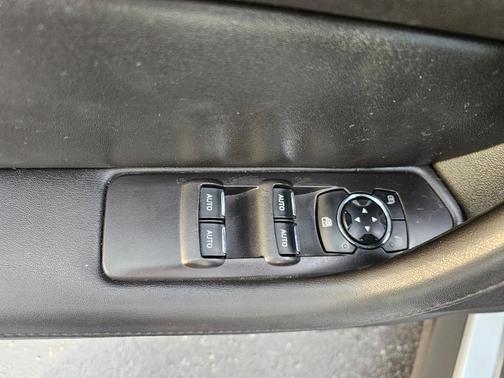 2014 Lincoln MKS Base