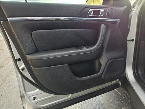 2014 Lincoln MKS Base