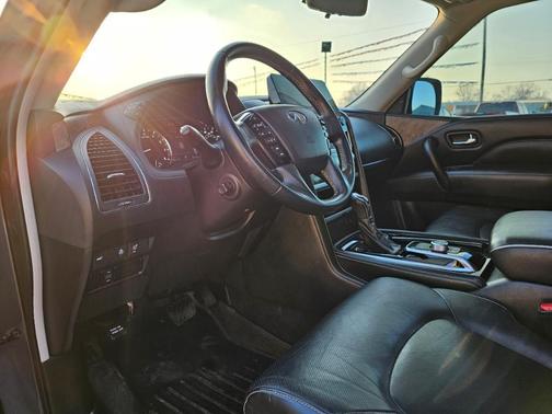 2022 INFINITI QX80 Luxe