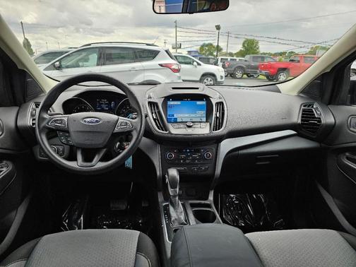 Black 2018 Ford Escape SE