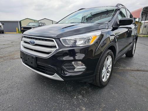 Black 2018 Ford Escape SE