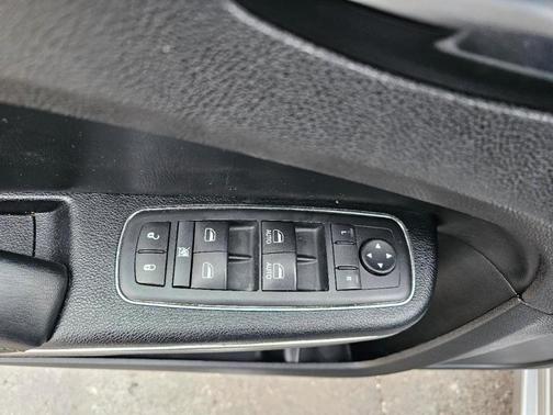 2017 Chrysler 300C Base